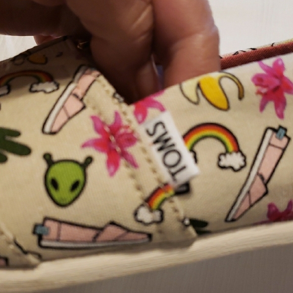 Toms Cream and Pink Floral Canvas Flats - Picture 4 of 6